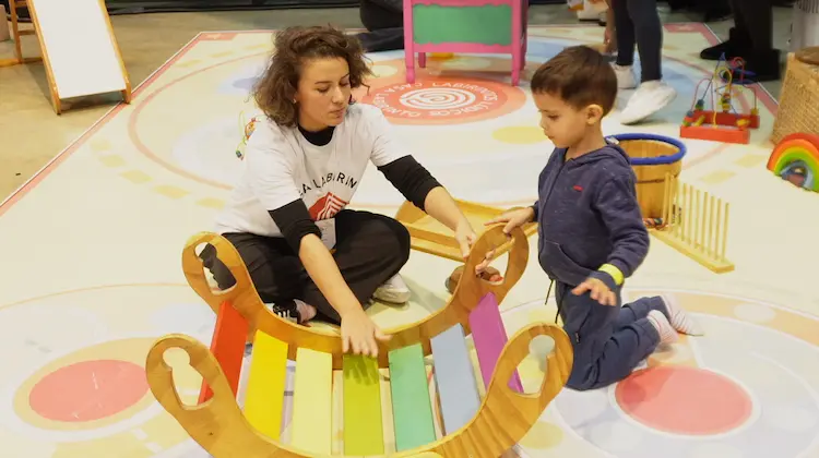 Professora participando de formação de Pedagogia Elementar Ativa