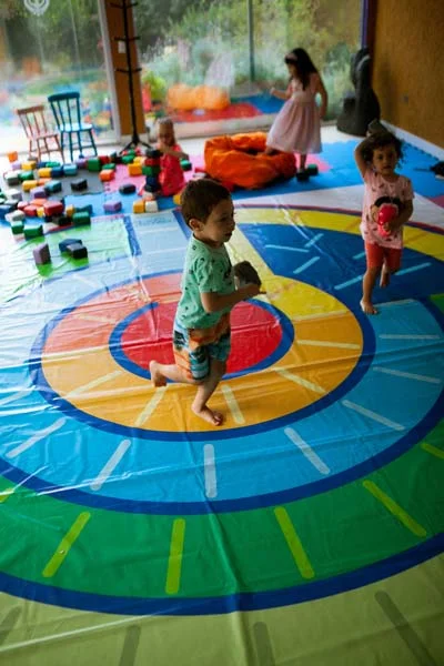 Brincando juntos no Labirinto