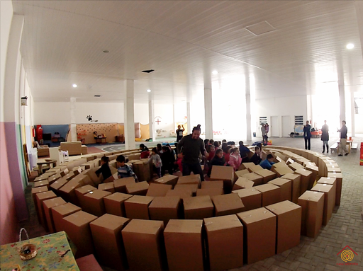 Labirinto de Chão 7m com caixas de papelão